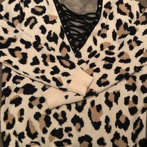 Leopard Boutique Sweater Never Worn! 🖤